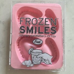 Fred Frozen Smiles Silicone Ice Tray Novelty Party Denture Shaped Ice Cubes